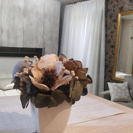 Appartamento Le Rondini Nel Centro Di Интра Экстерьер фото