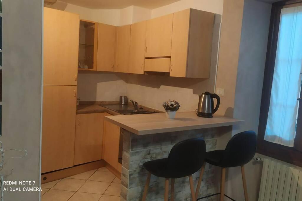 Appartamento Le Rondini Nel Centro Di Интра Экстерьер фото